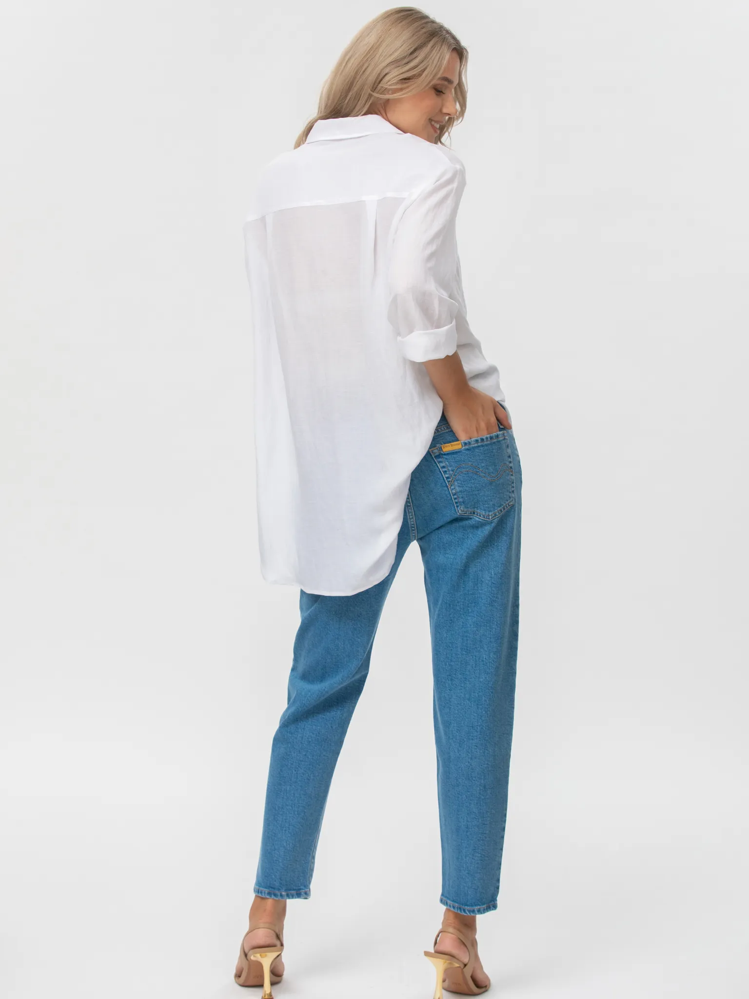 90s Straight Jeans in Medium Wash