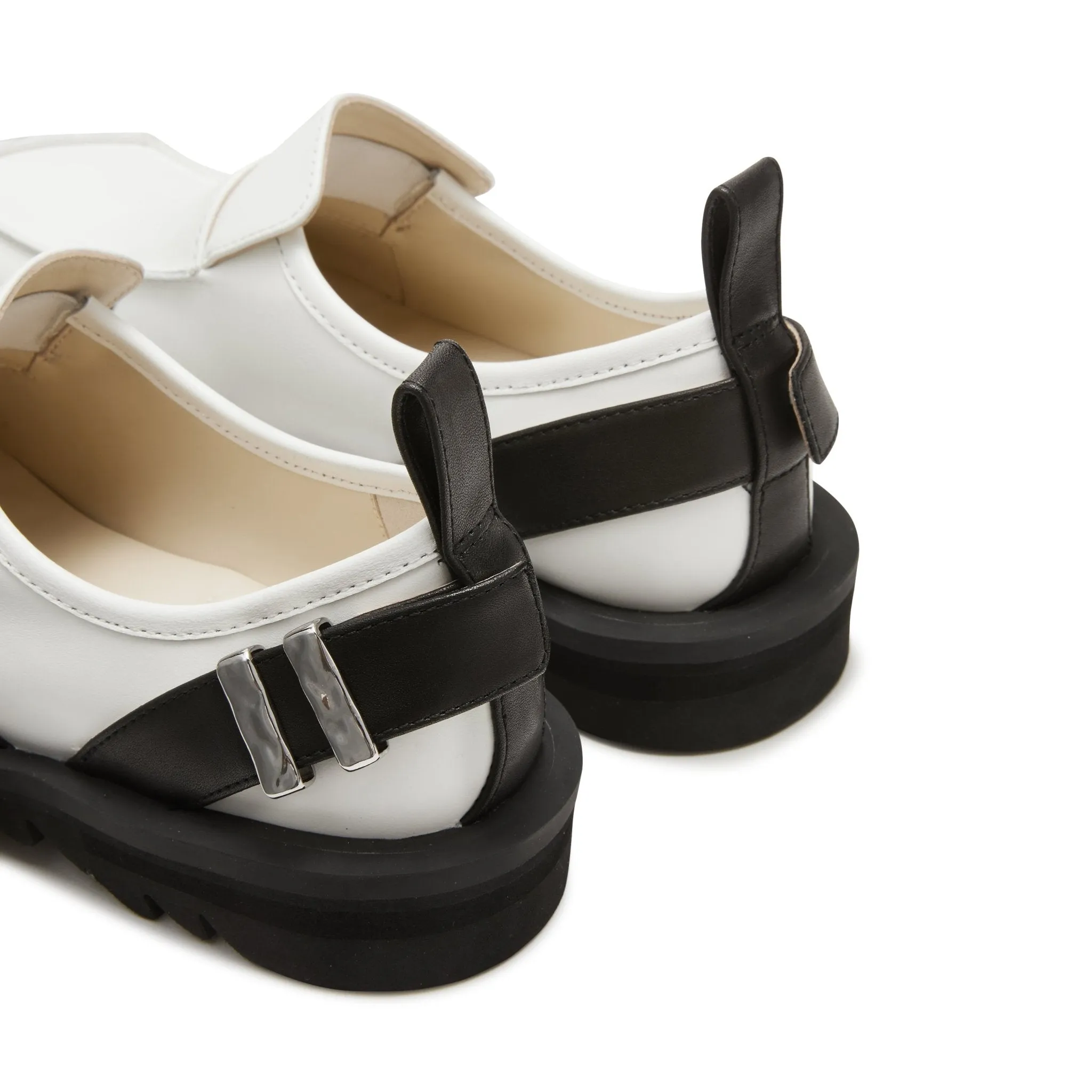 Bevel Head Gear Bottom Buckle Loafers in White