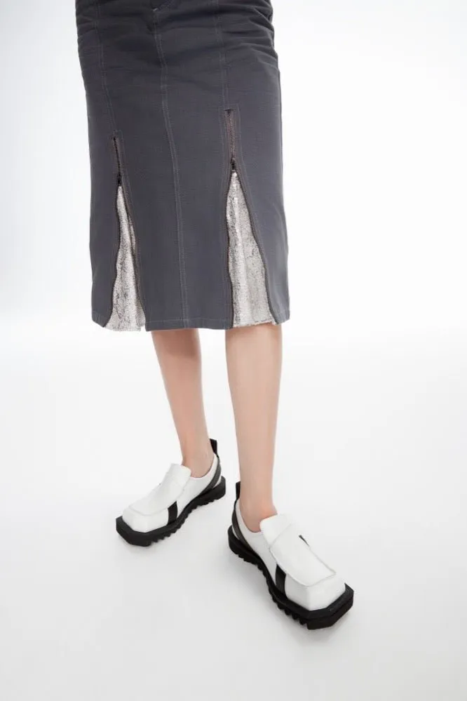 Bevel Head Gear Bottom Buckle Loafers in White