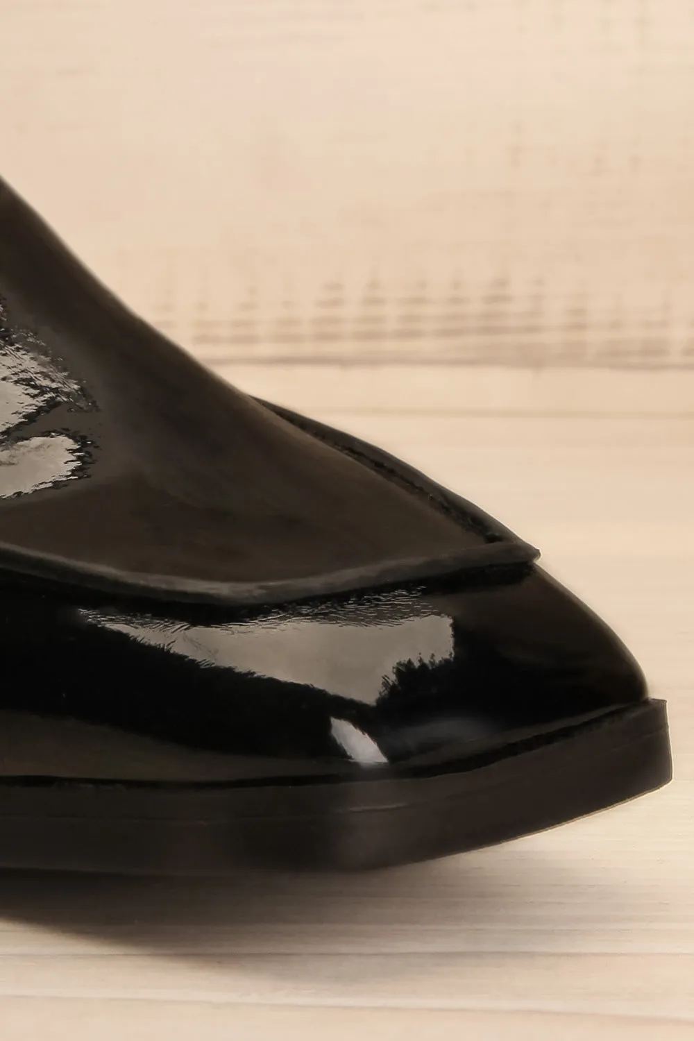 Erick Glossy | Black Loafers