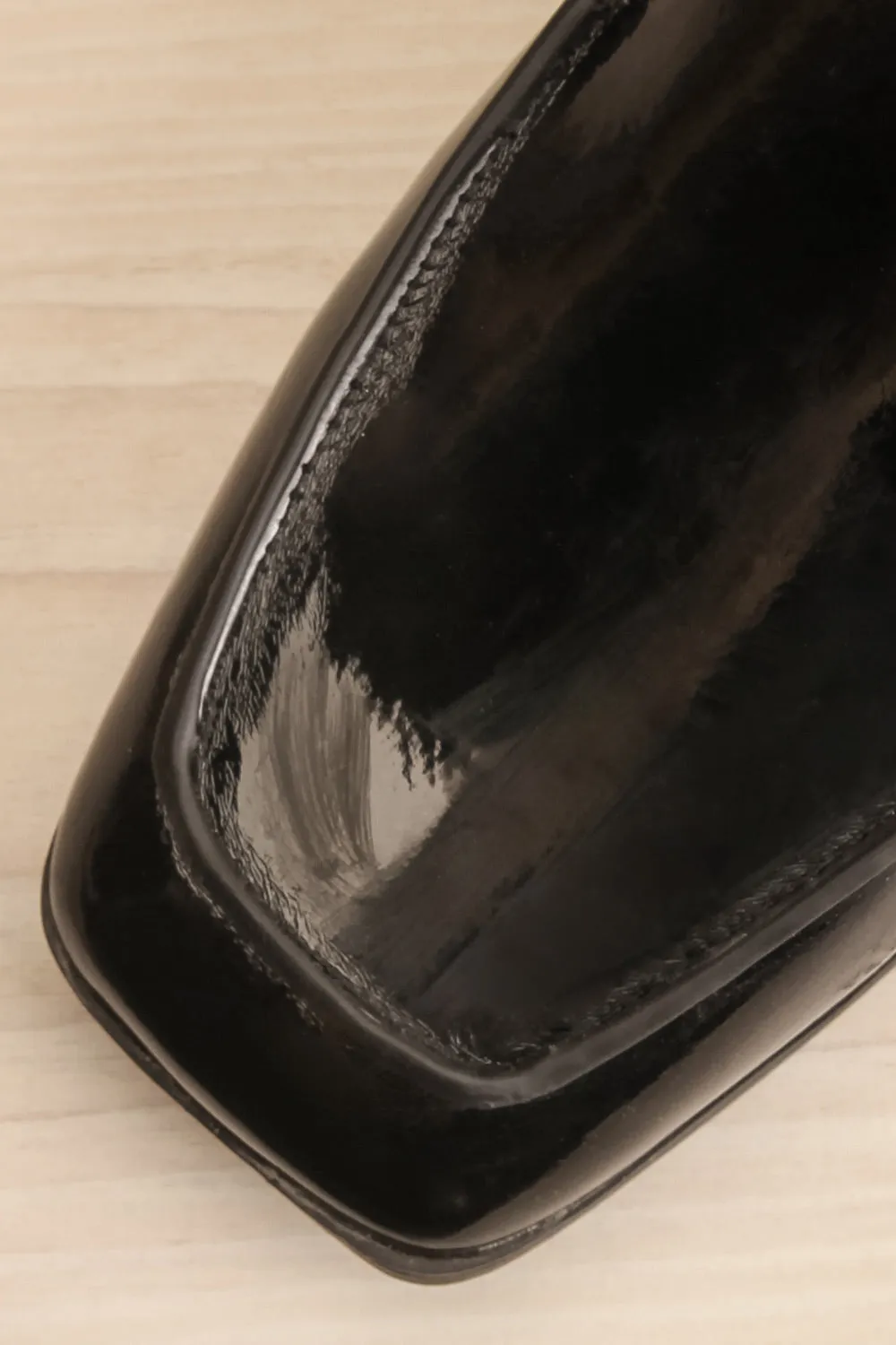 Erick Glossy | Black Loafers