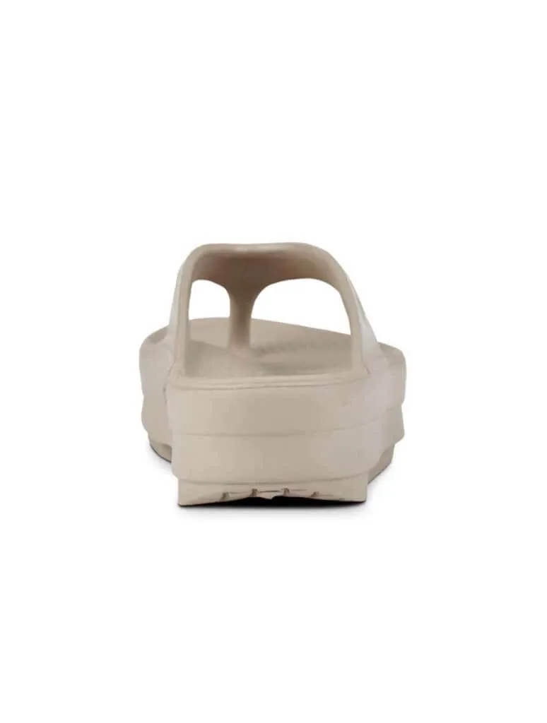 OOFOS OOMEGA Thong in Nomad
