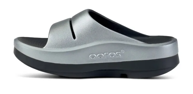 OOFOS Women's OOmega OOahh Stacked Slide - Basalt