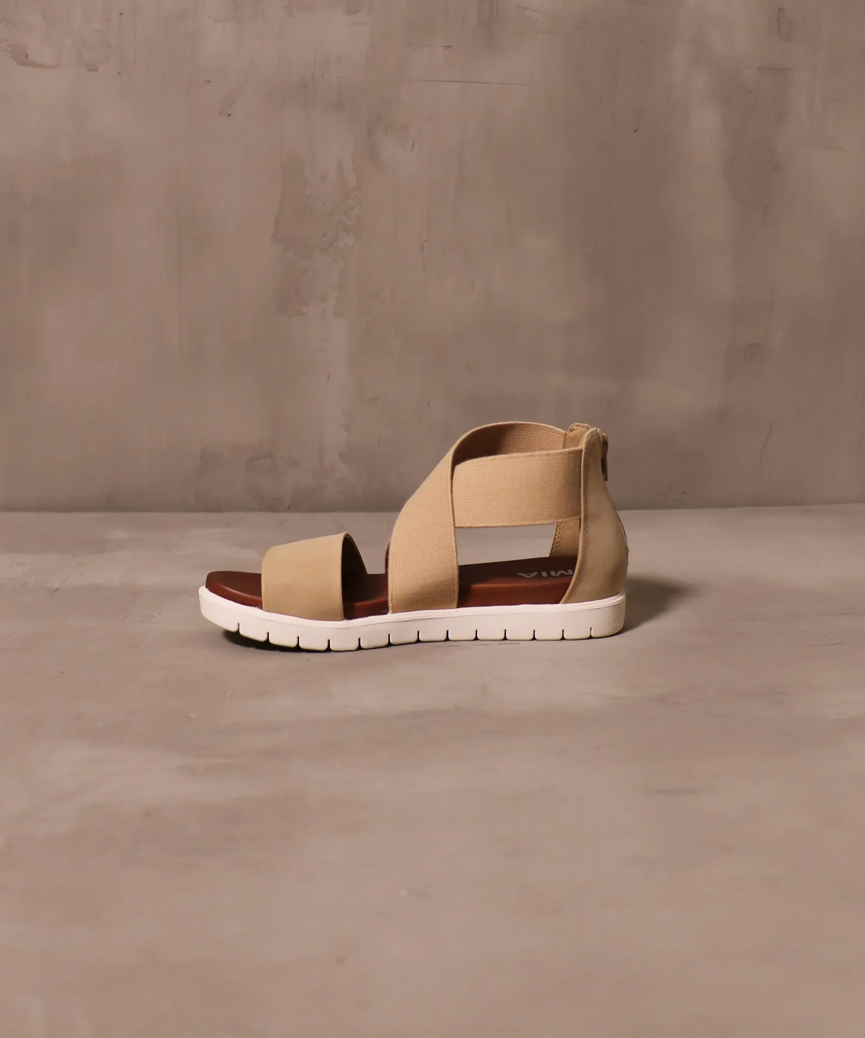 TALK TO THE SAND SANDAL