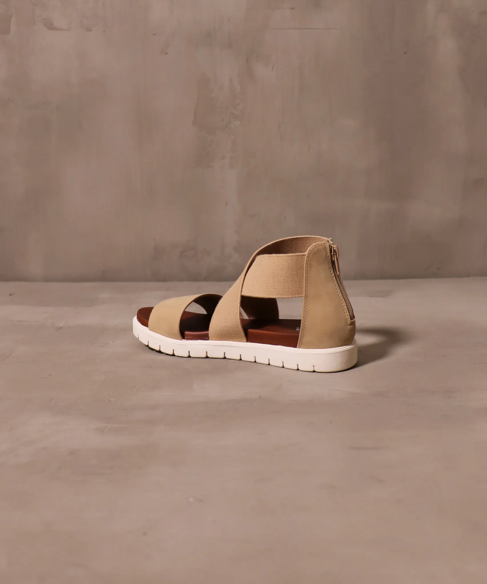 TALK TO THE SAND SANDAL