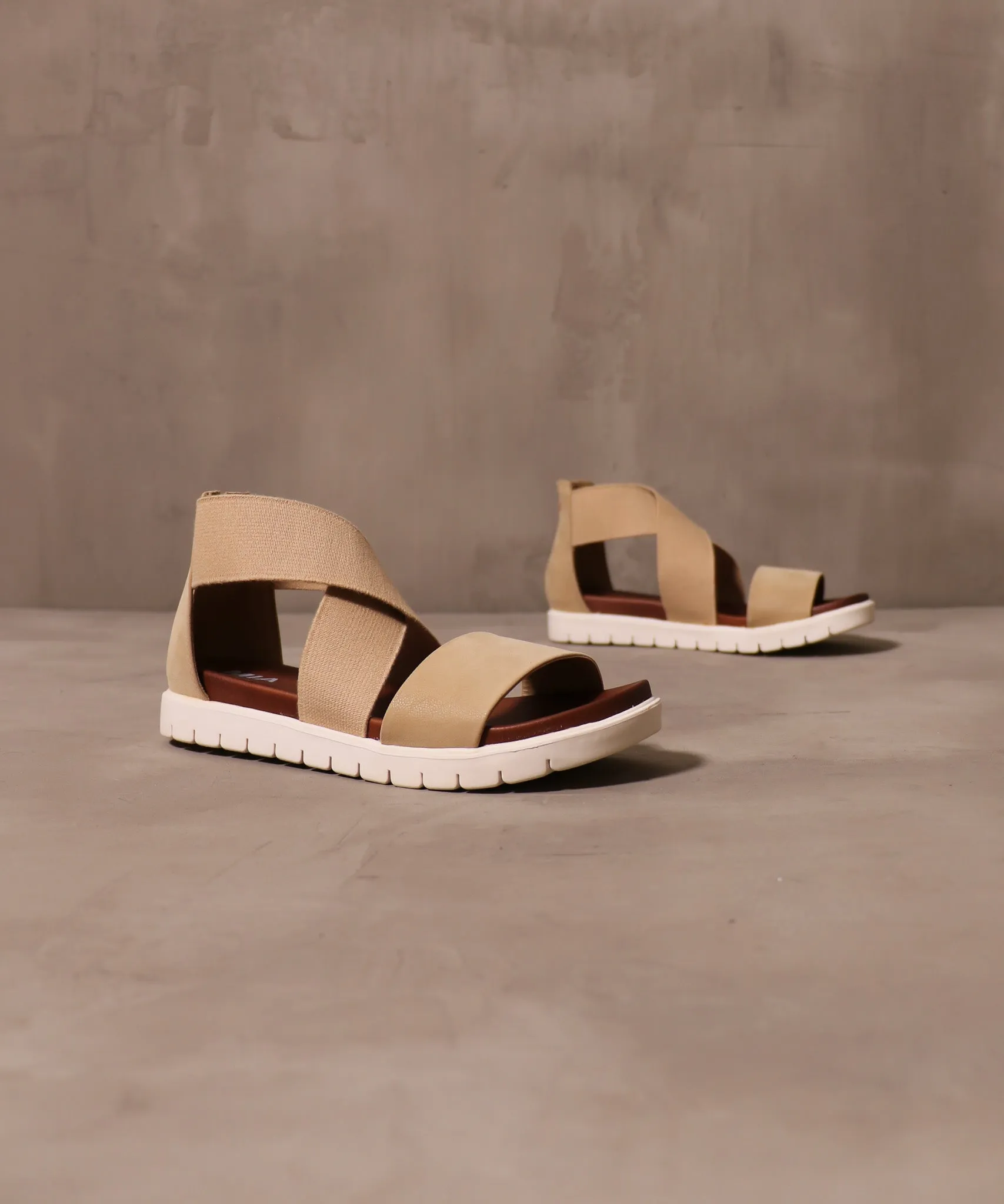 TALK TO THE SAND SANDAL