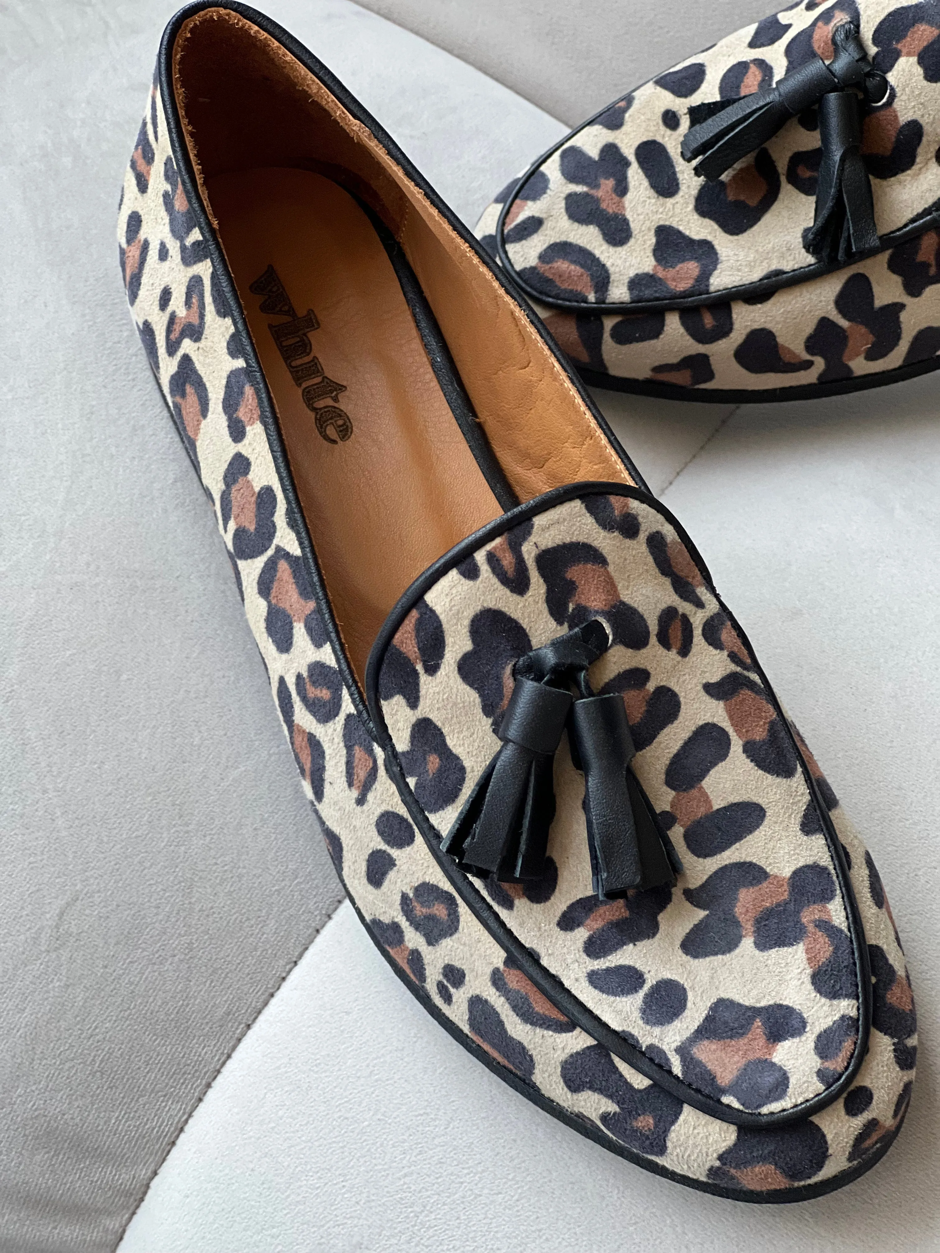 Tiger printed flat shoes
