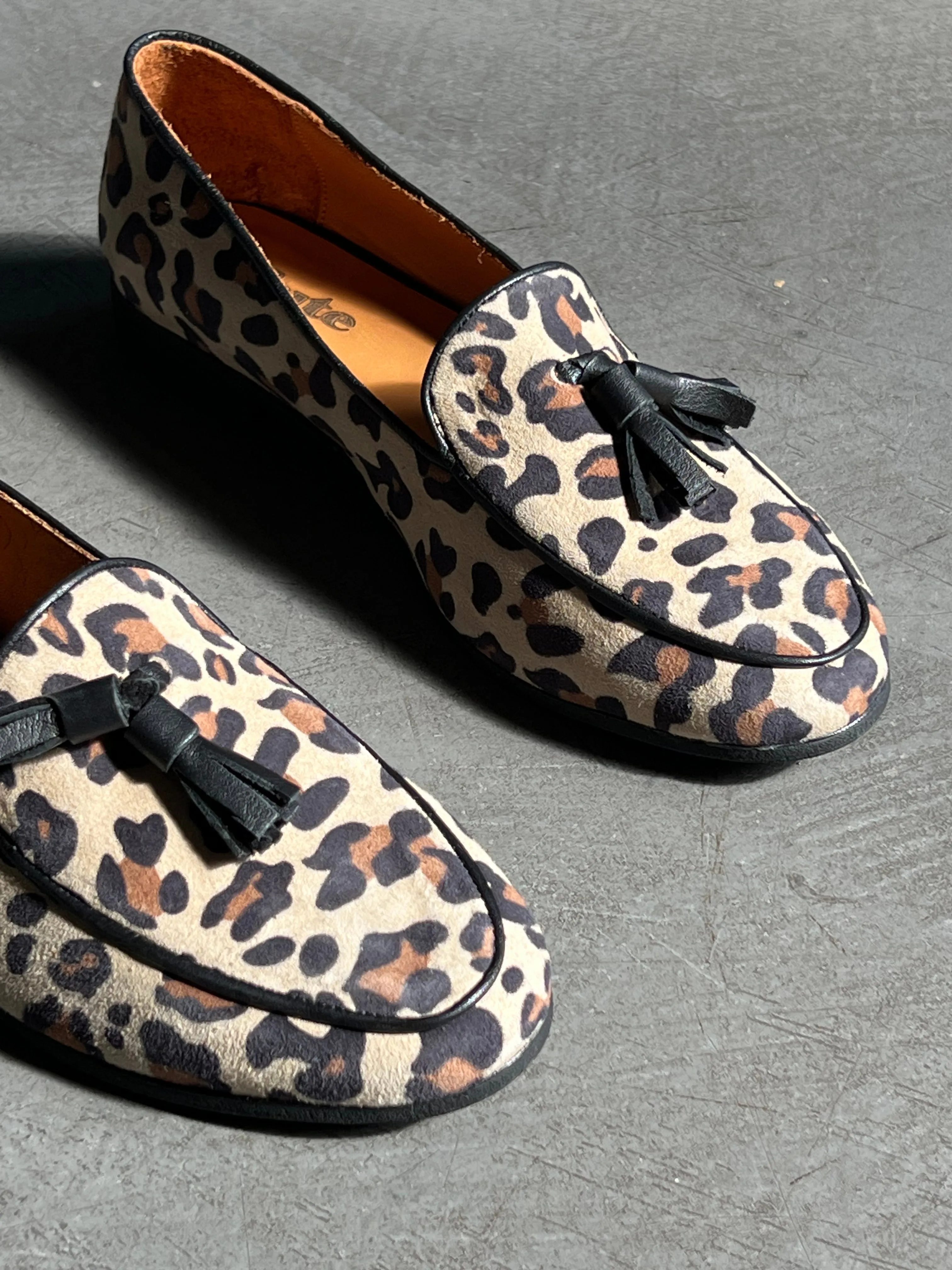 Tiger printed flat shoes