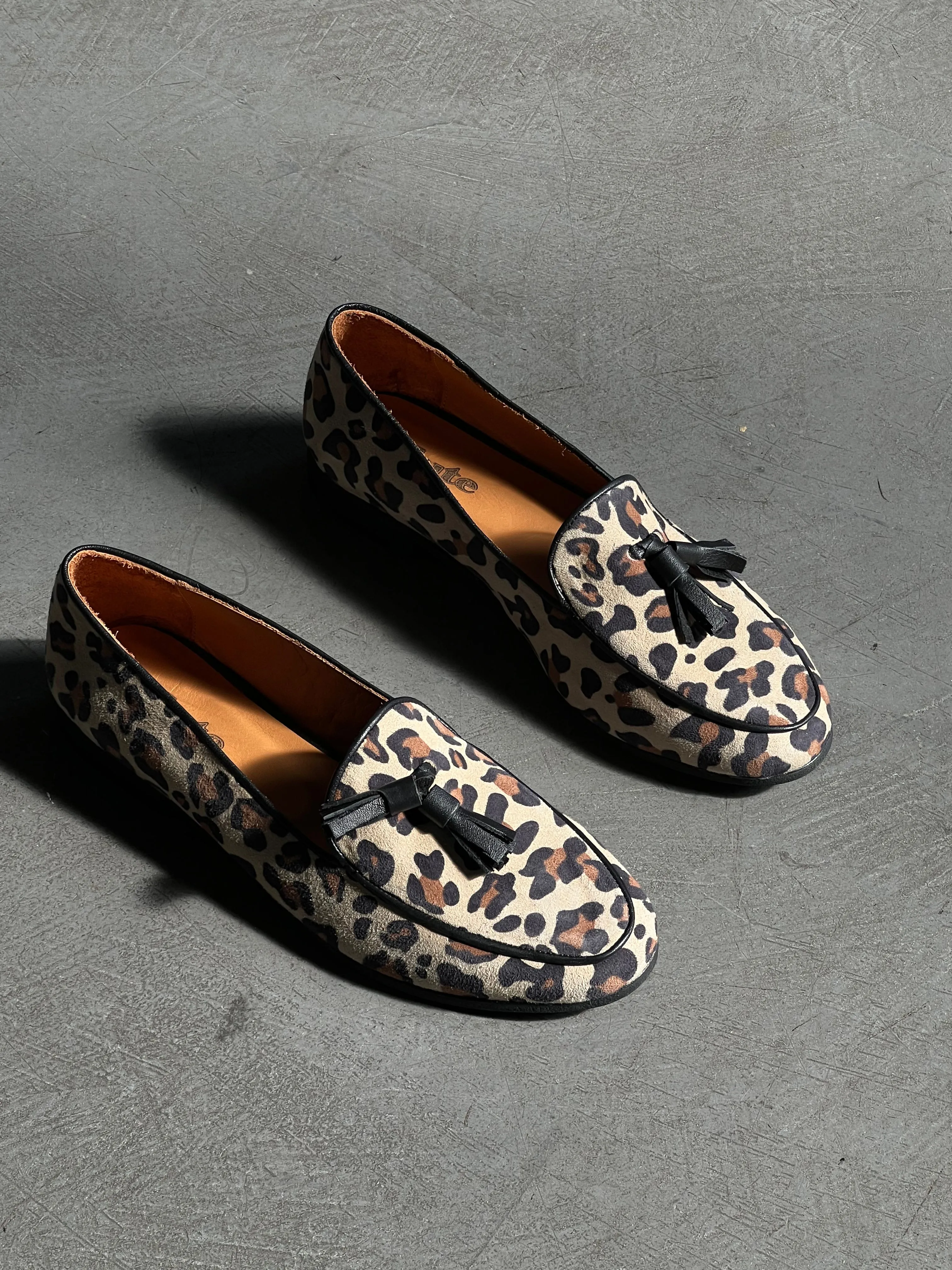Tiger printed flat shoes